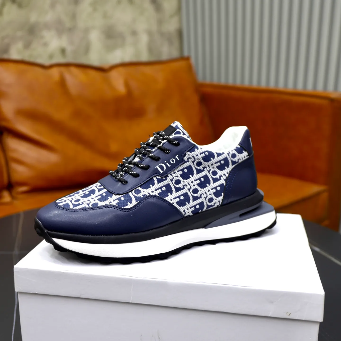 Ex-factory price: 462💰🙅‍♂️🙅‍♂️🙅‍♂️ Brand: Dior DIOR Standard code: 38-44 (45 customized) Grade: Same as the official website Material: Original leather splicing brand cloth Comfortable and breathable lining Lightweight and wear-resistant sports outsole Style category: Men's fashionable casual shoes Running sneakers Distinguished luxury brand elements Top luxury Color: actual picture color